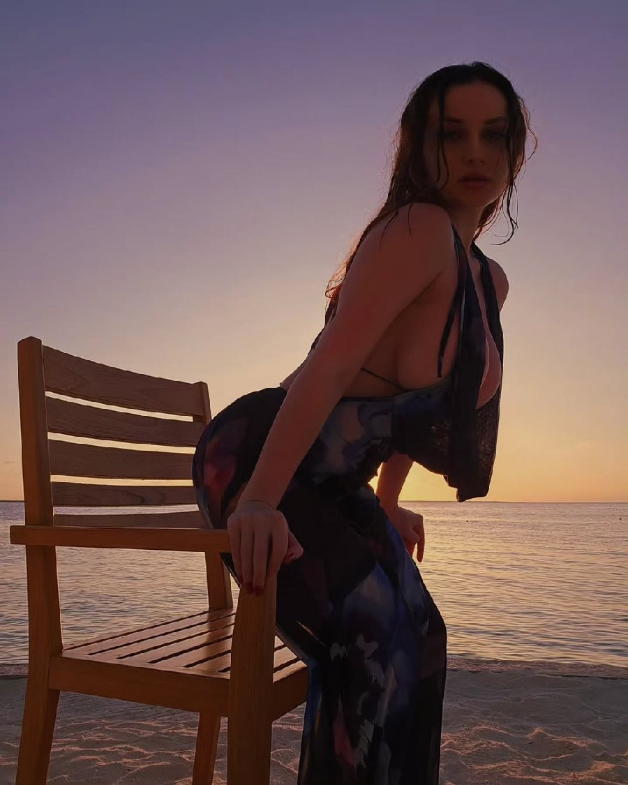 Sexy girl Miranda Faith nude in Latakia