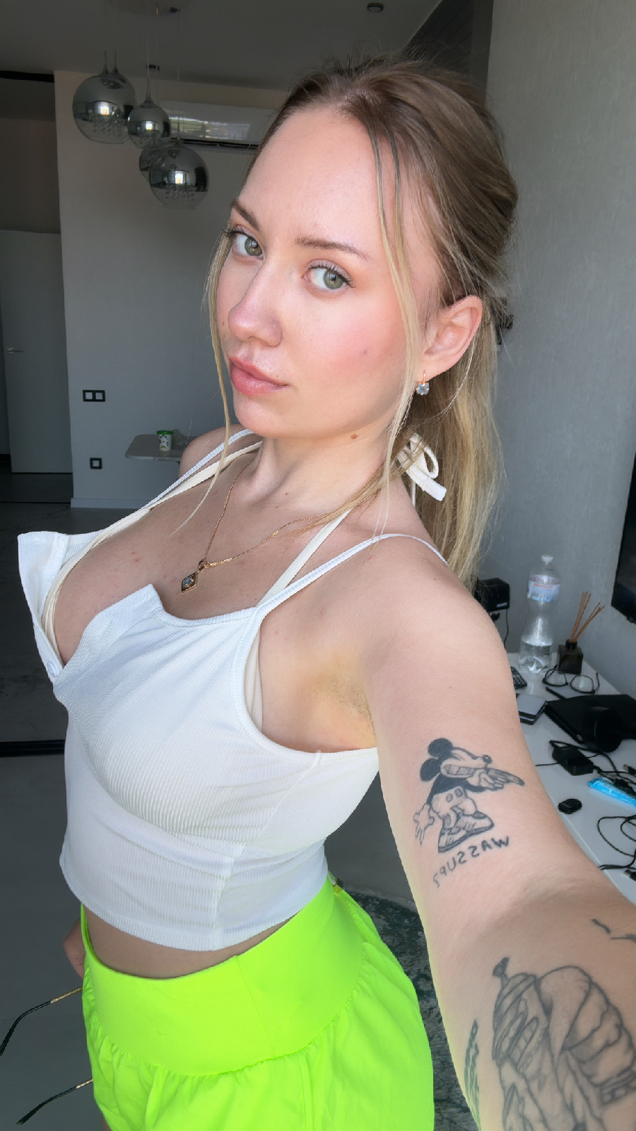 KateV in her underwear in Latakia