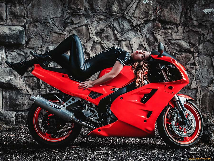 Beautiful girl Beautiful girls and motorcycles in Latakia