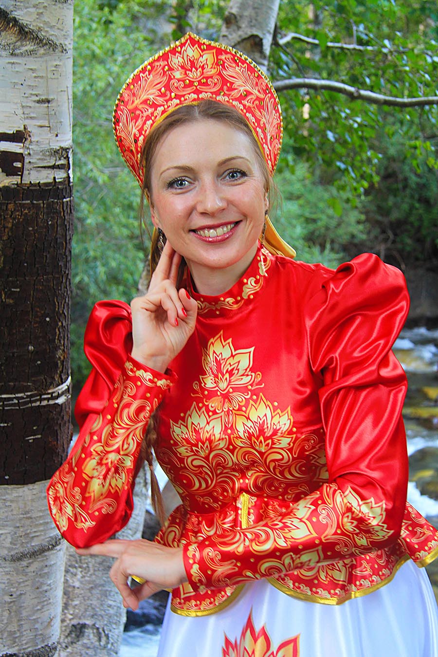 Women in Slavic costumes in Latakia