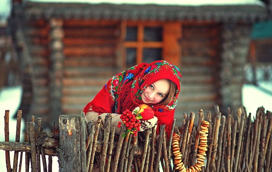 Sexy girl Women in Slavic costumes in Latakia