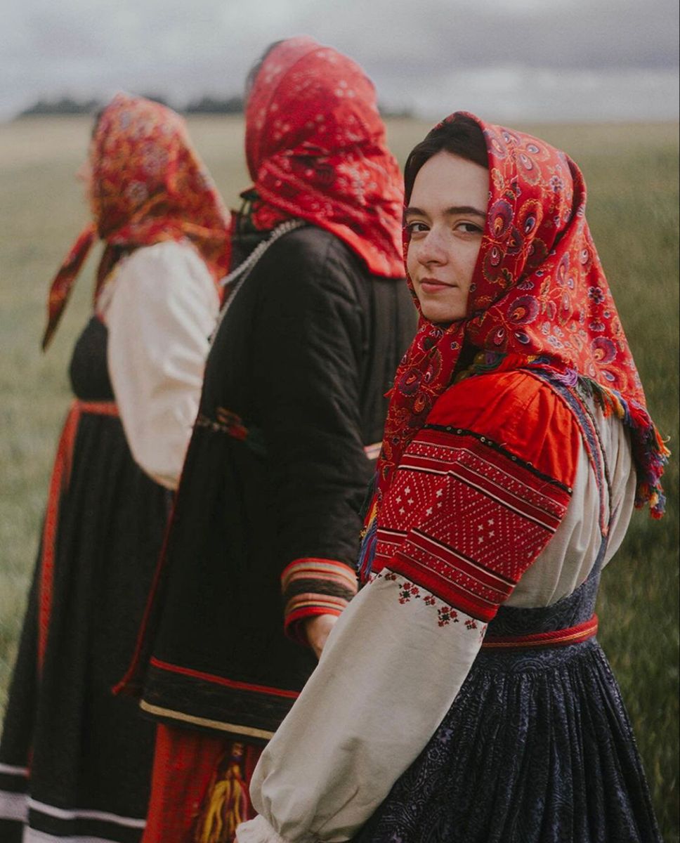 Women in Slavic costumes in Latakia
