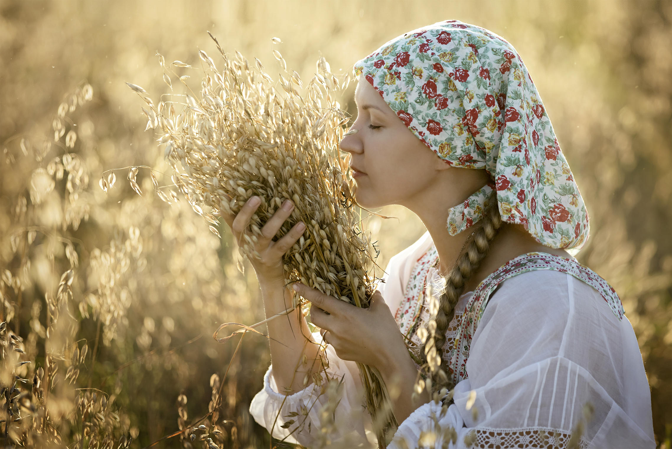 Photo Women in Slavic costumes in Latakia