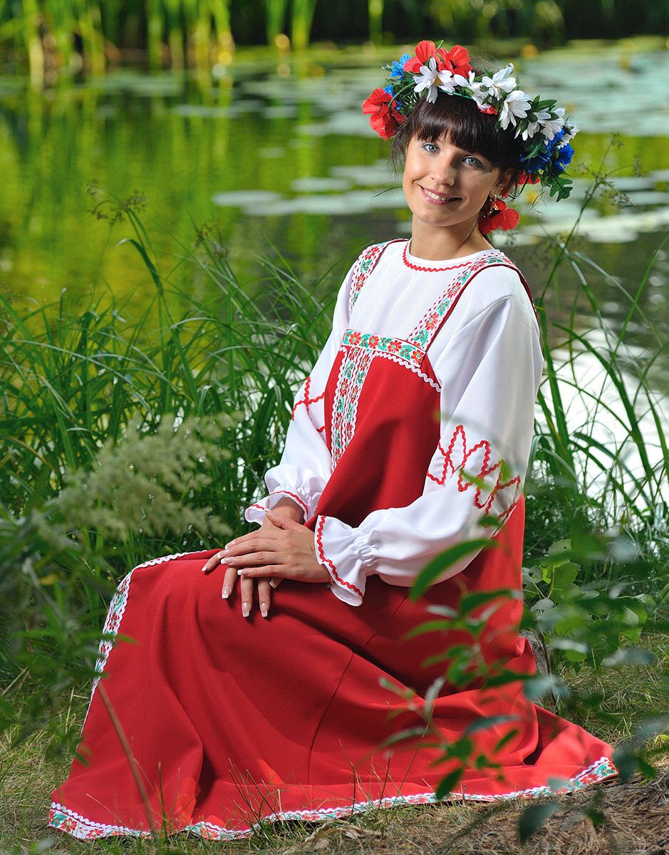 Beautiful girl Girls in Slavic costumes in Latakia