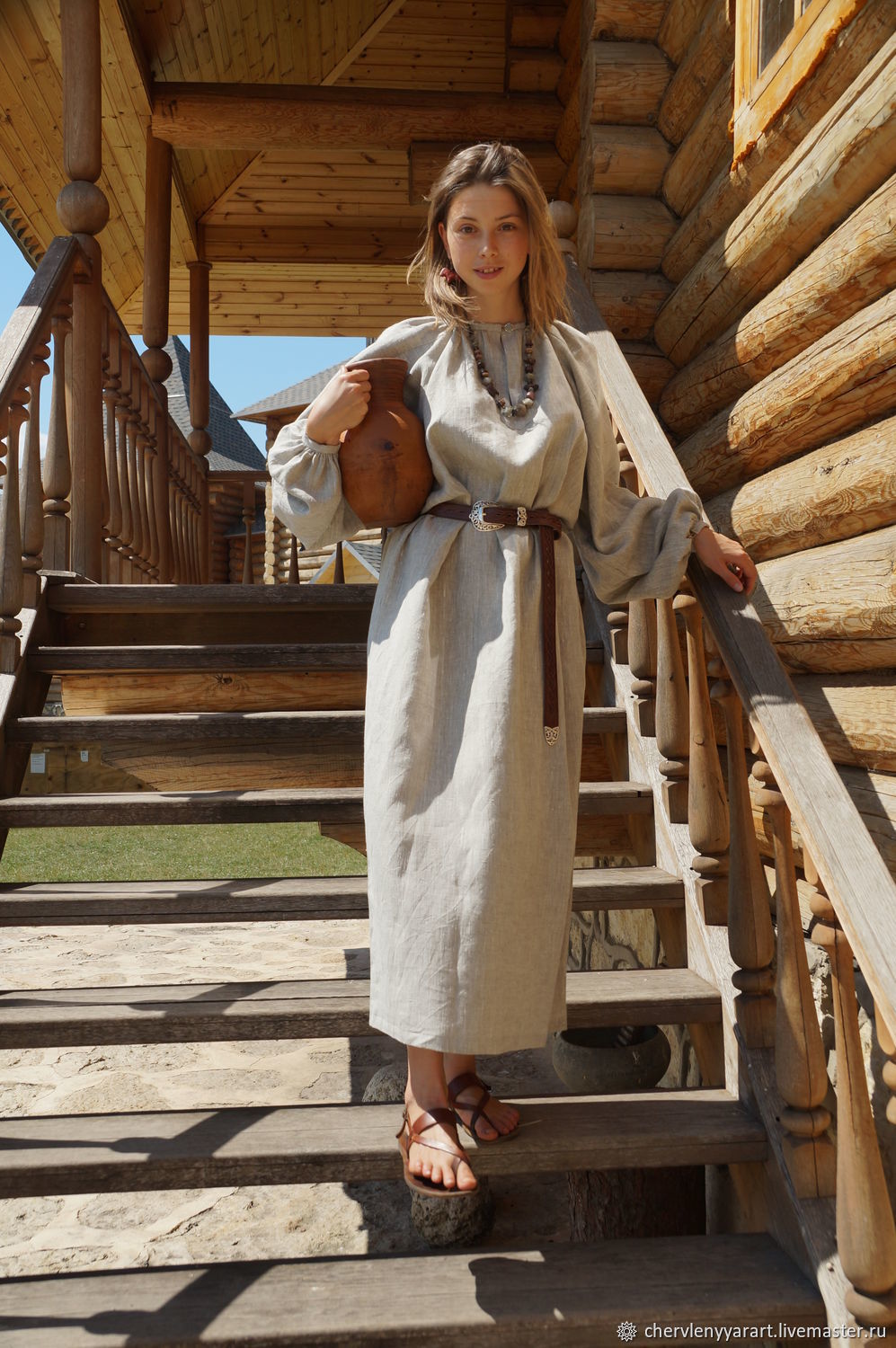 Girls in Slavic costumes in Latakia