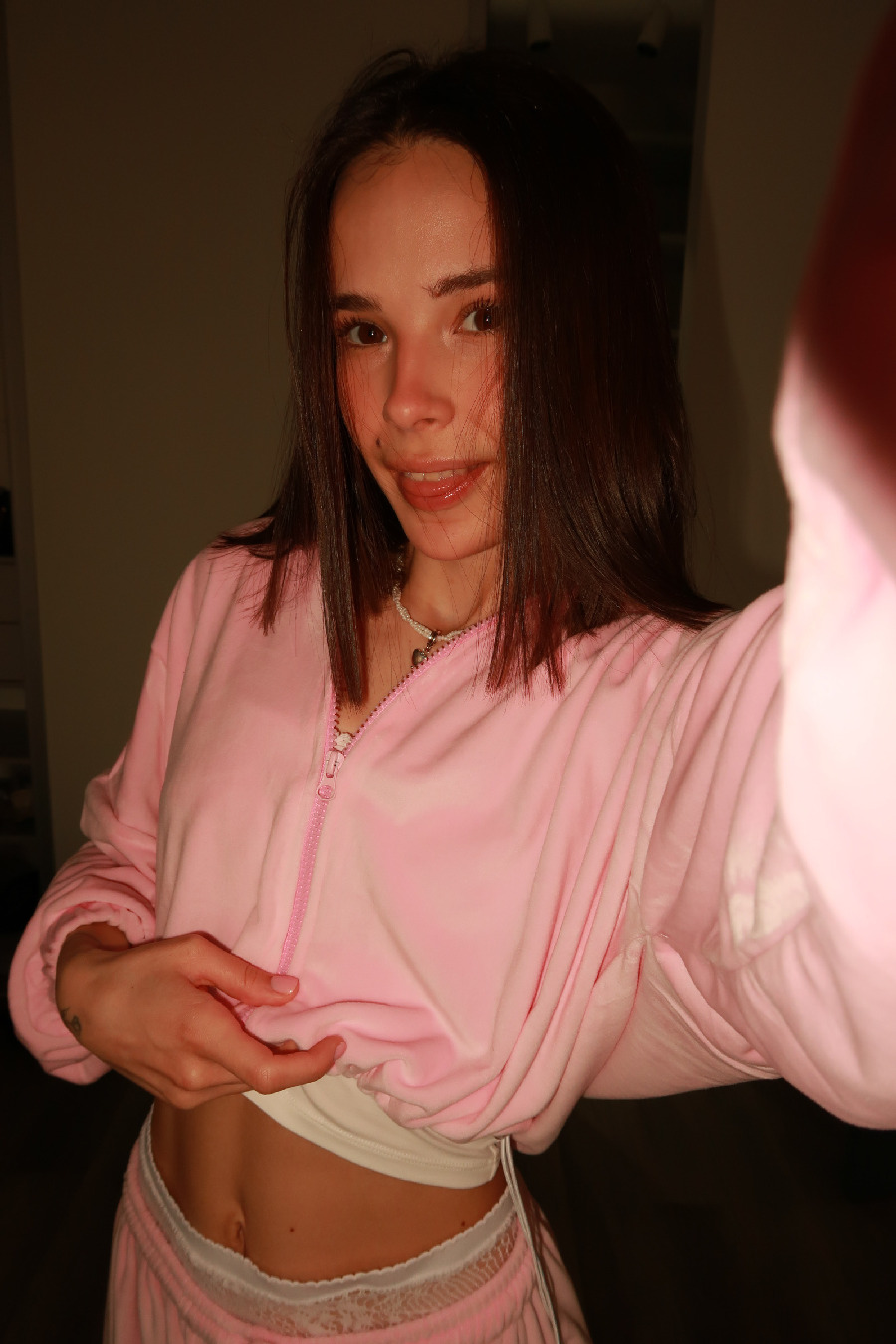 Tina brings the glow — live moments in Latakia